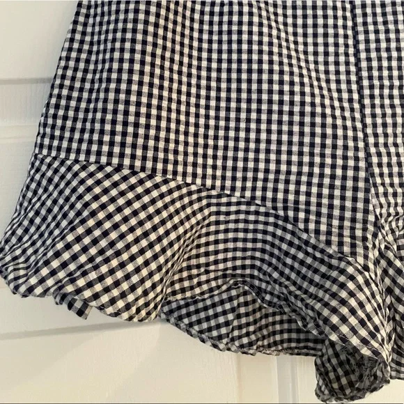 ⭐️SOLD- Zara Women’s Ruffled Gingham Navy and White Shorts - size Medium - Picture 3 of 12